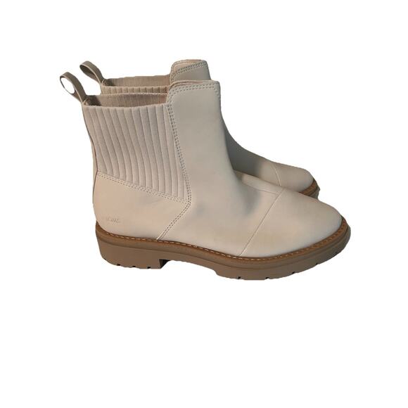 TOMS Women's Cort Chelsea Boots Size 9.5 Light Sand Nubuck - Picture 1 of 13